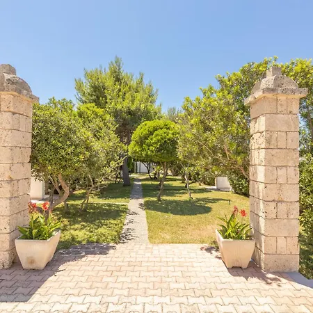 Апарт-отель Elena 3*