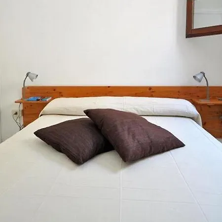 Elena Apartahotel