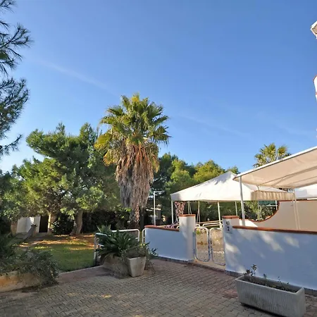 Elena Apartahotel